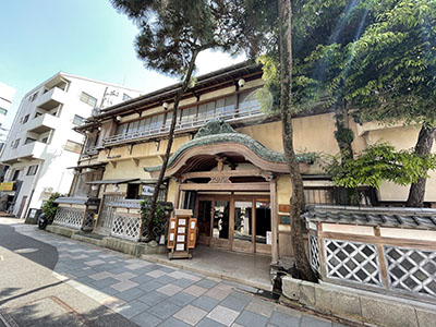 湯婆婆（千と千尋の神隠しのキャラクター by ジブリ）が出てきそうな雰囲気。