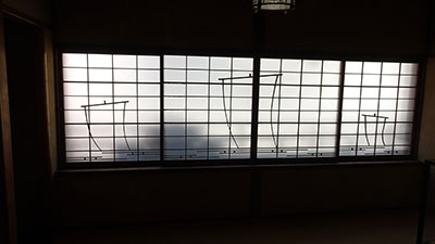 港町らしい帆船の障子。粋！