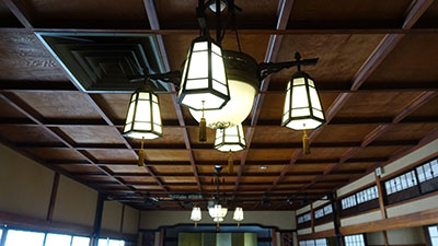 天井と照明が美しい。