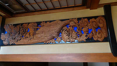 欄間の彫刻が見事です！圧巻。