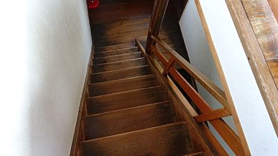 4階へ向かう階段を上ると…