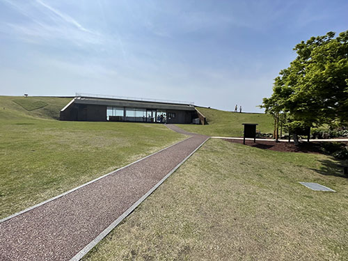 カフェに向かう歩道