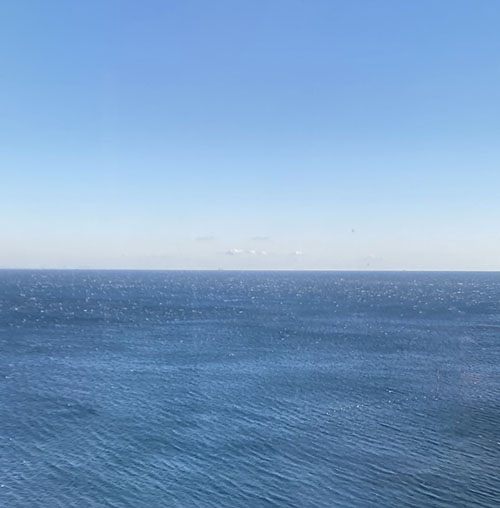 車窓 海
