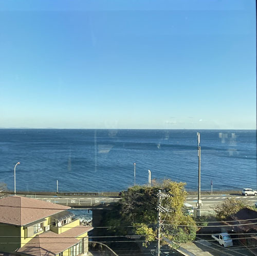 車窓 海